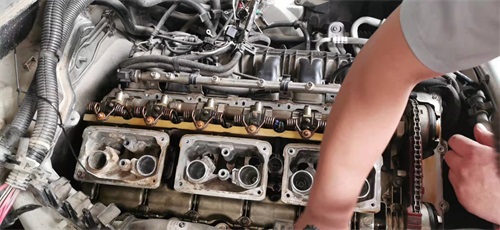 汽車發(fā)動(dòng)機(jī)怠速抖動(dòng)是什么原因引起的？